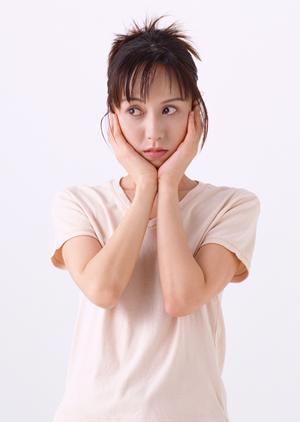 「人探しの成功法則： 名前だけで旧友や家族を見つける具体的手法とコスト解説」